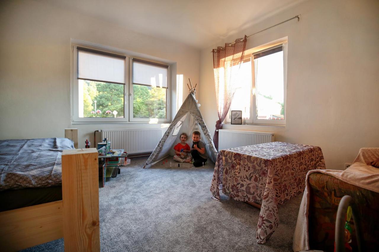 Apartman Devade Se Dvema Loznicemi A Wifi Pripojenim Trutnov Exterior photo
